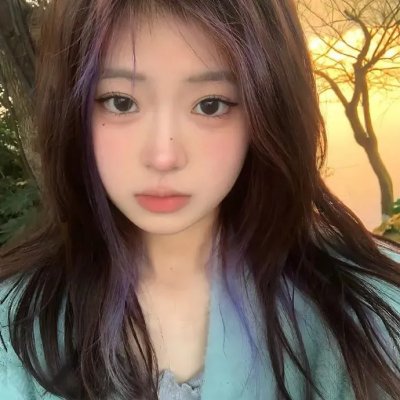 空房间里的女人